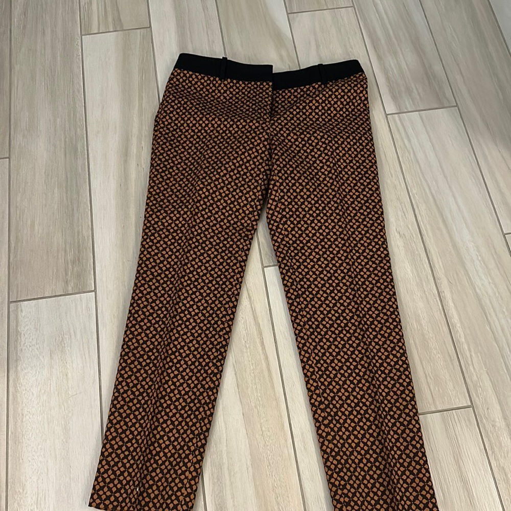 Loft dress pants, size 2. Black/Gold pattern. Excellent condition.